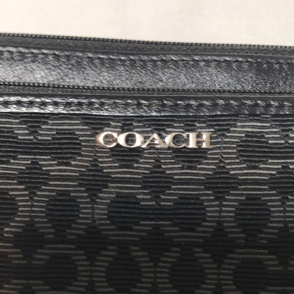 Coach signature wallet with multiple compartments and leather trim - Picture 4 of 4